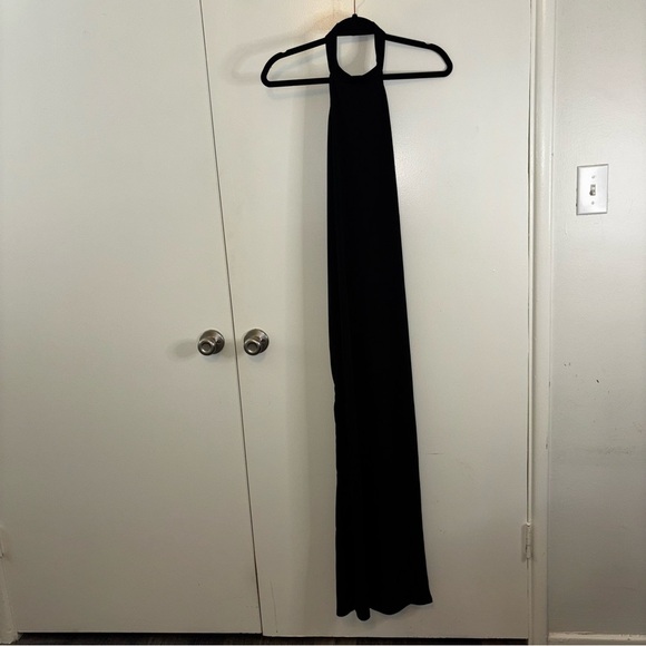 YOINS Black Pleated Halter Maxi Gown - Picture 3 of 9